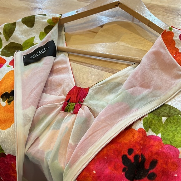 St. John Couture sleeveless silk and wool blend sleeveless floral shirt - Picture 7 of 11